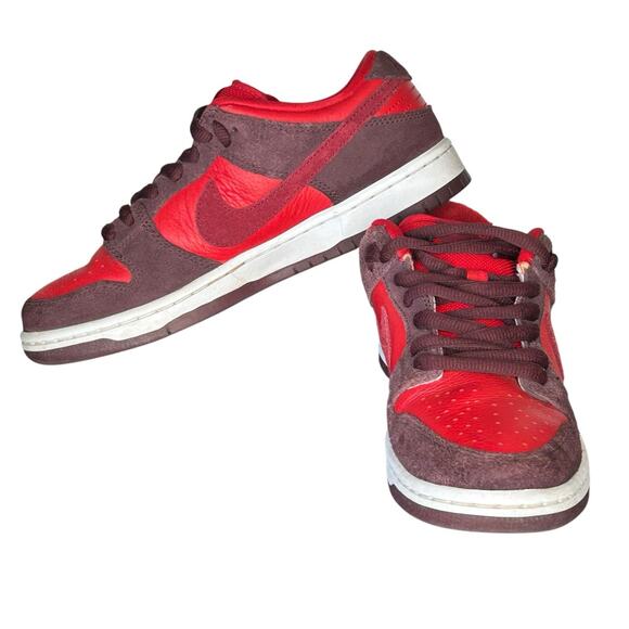 Nike‎ SB Dunk Low Cherry Red Sneakers Mens 6 Womens 7.5 Fruit Pack DM0807-600